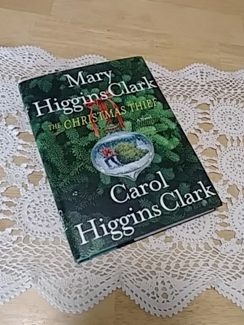 Book Sale! 3 for $10! The Christmas Thief, Mary Higgins Clark